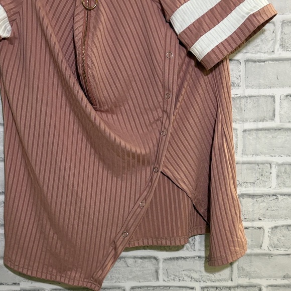 SHEIN pink and white Off-Shoulder Blouse, medium, gold ring straps - Picture 6 of 7